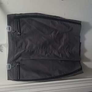 Grey  above the knee pencil skirt: Saudra Augelazzi